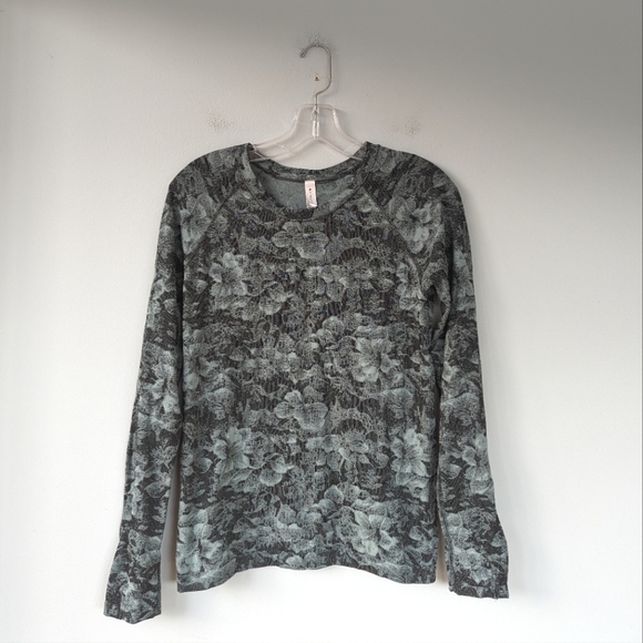 Athleta Momentum Seamless Floral Print Long Sleeve Athletic Top - Picture 4 of 9